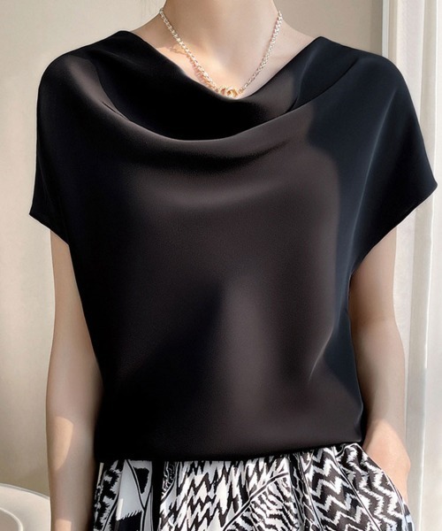 SallyLunn(サリーラン)の「ドレープ半袖ブラウス(シャツ/ブラウス・レディース・ブラック/ホワイト・MEDIUM/LARGE)」の4枚目の写真