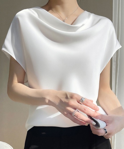 SallyLunn(サリーラン)の「ドレープ半袖ブラウス(シャツ/ブラウス・レディース・ブラック/ホワイト・MEDIUM/LARGE)」の5枚目の写真