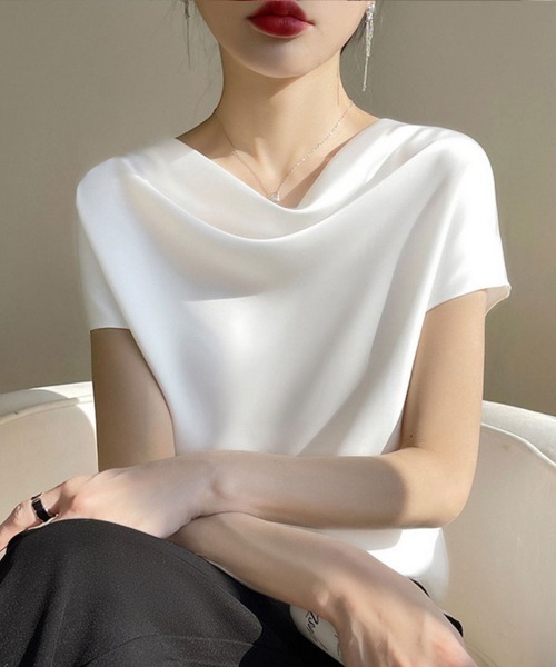 SallyLunn(サリーラン)の「ドレープ半袖ブラウス(シャツ/ブラウス・レディース・ブラック/ホワイト・MEDIUM/LARGE)」の6枚目の写真
