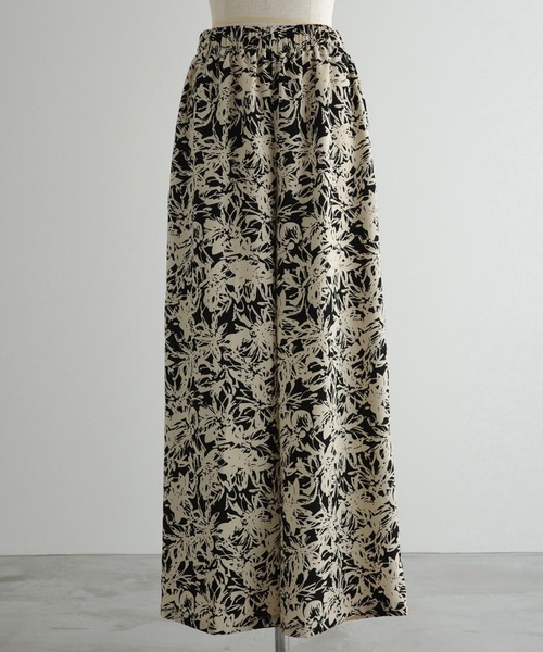meilmada(メイルマダ)の「フラワープリントイージーパンツ(スラックス・レディース・ブラック・SMALL/MEDIUM)」の14枚目の写真