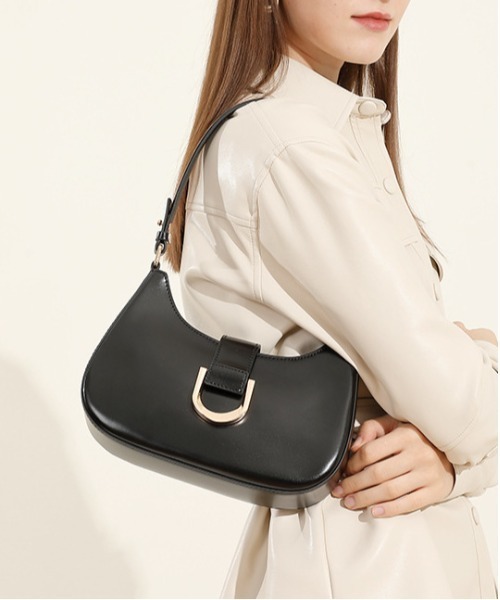 NiiNa（ニーナ）の「【 NiiNa / ニーナ 】高品質牛革 ワンハンドルスリムラウンドレザーバッグ（ショルダーバッグ・レディース・ホワイト/ブラウン/レッド/ブラック・FREE）」の3枚目の写真