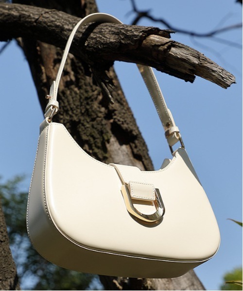 NiiNa（ニーナ）の「【 NiiNa / ニーナ 】高品質牛革 ワンハンドルスリムラウンドレザーバッグ（ショルダーバッグ・レディース・ホワイト/ブラウン/レッド/ブラック・FREE）」の6枚目の写真