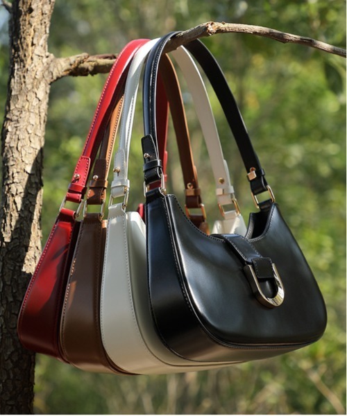 NiiNa（ニーナ）の「【 NiiNa / ニーナ 】高品質牛革 ワンハンドルスリムラウンドレザーバッグ（ショルダーバッグ・レディース・ホワイト/ブラウン/レッド/ブラック・FREE）」の7枚目の写真
