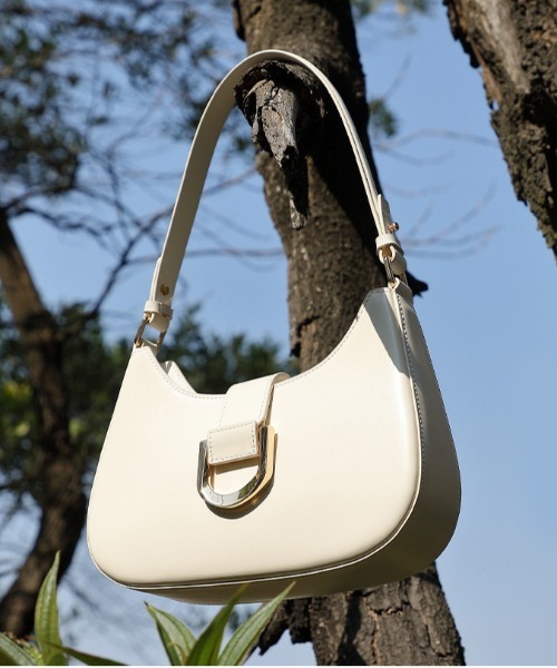 NiiNa（ニーナ）の「【 NiiNa / ニーナ 】高品質牛革 ワンハンドルスリムラウンドレザーバッグ（ショルダーバッグ・レディース・ホワイト/ブラウン/レッド/ブラック・FREE）」の11枚目の写真