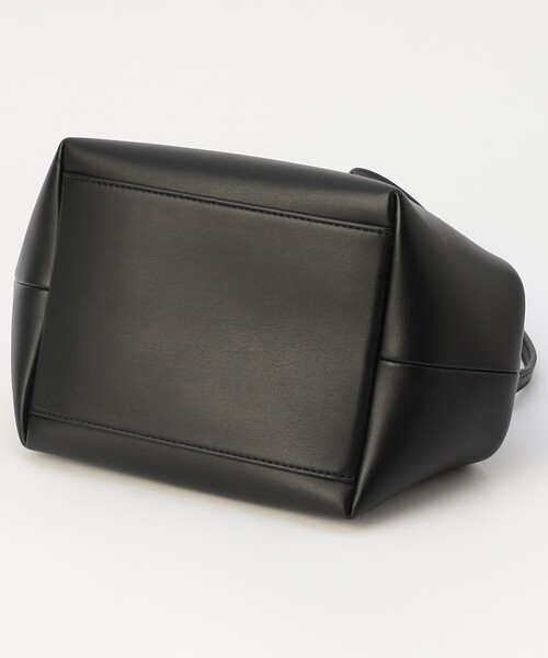 GANNI(ガニー)の「GANNI/ガニー Ganni Bou Bag Small / A5241 / リサイクルレザー 2way ショルダーバッグ / ハンドバッグ(ショルダーバッグ・レディース・ブラック・ONE SIZE)」の2枚目の写真