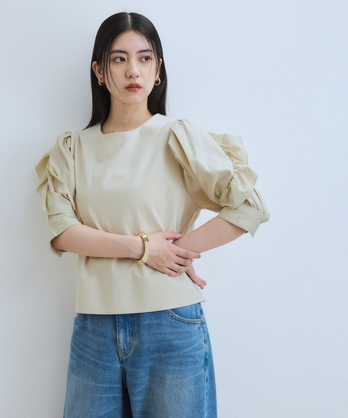 ADAM ET ROPE'(アダムエロペ)の「【サステナブル】バルーンスリーブTシャツ(Tシャツ/カットソー・レディース・ブラック/ネイビー/ベージュ系その他・FREE)」の2枚目の写真