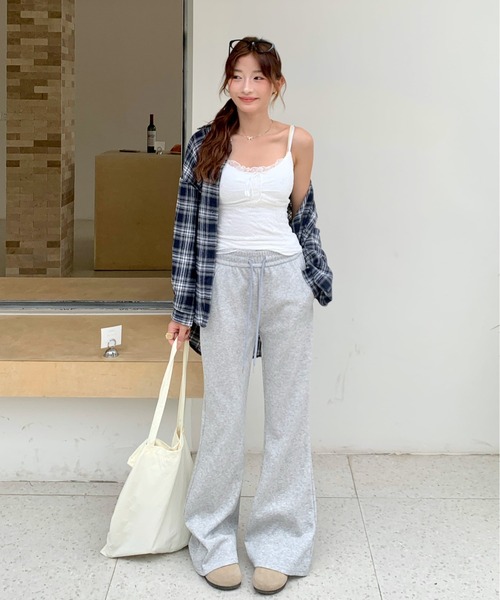 everycoco(エブリーココ)の「ブーツカットスウェットパンツ(スウェットパンツ・レディース・グレー/ブラック・L/M)」の5枚目の写真