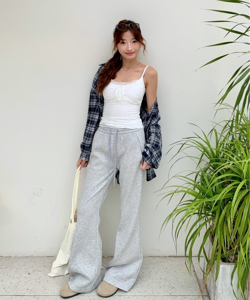 everycoco(エブリーココ)の「ブーツカットスウェットパンツ(スウェットパンツ・レディース・グレー/ブラック・L/M)」の9枚目の写真