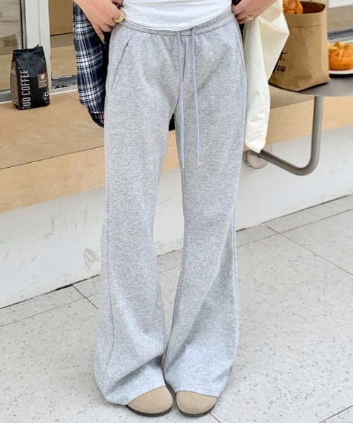 everycoco(エブリーココ)の「ブーツカットスウェットパンツ(スウェットパンツ・レディース・グレー/ブラック・L/M)」の3枚目の写真