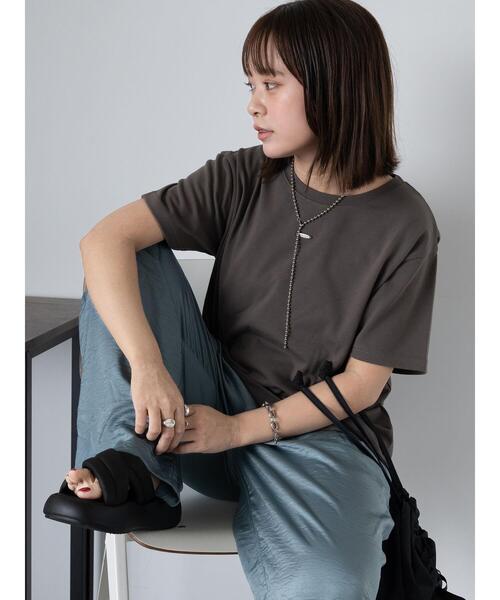 ehka sopo(エヘカソポ)の「バックレイヤードカットソー(Tシャツ/カットソー・レディース・チャコールグレー/グリーン/ベージュ/オフホワイト・F)」の7枚目の写真