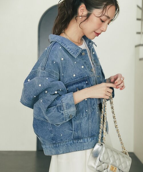 La boutique BonBon(ラブティックボンボン)の「【今すぐお届け!・miki監修】パール付デニムジャケット(デニムジャケット・レディース・ネイビー/サックスブルー・FREE)」の13枚目の写真