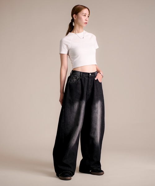 MAISON SELECT(メゾンセレクト)の「7A3 サイドタックワイドデニム SHORT DD5006(デニムパンツ・レディース・ライトブルー/ブラック/ブルー/ブルー系その他・M/L/XL/S)」の6枚目の写真