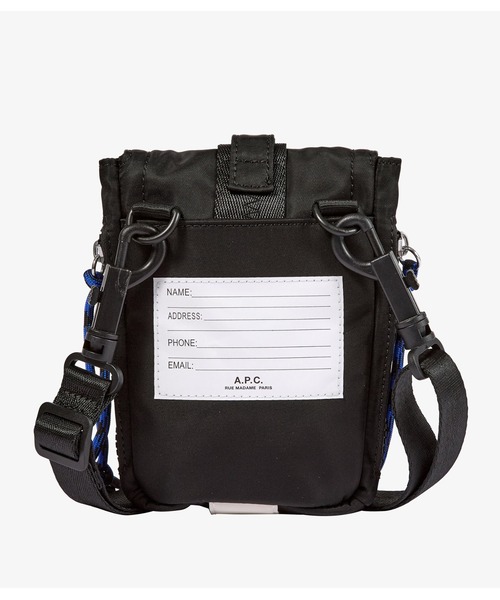 A.P.C.(アーペーセー)の「CROSSBODY POUCH TREK(ボディバッグ/ウエストポーチ・メンズ・ブラック・ONESIZE)」の6枚目の写真