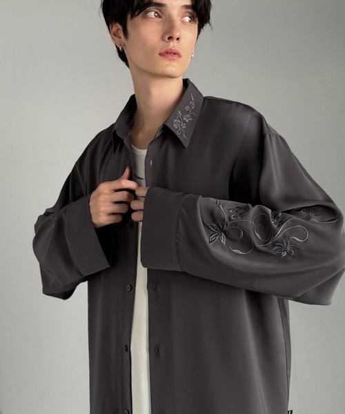 Classical Origin（クラシカルオリジン）の「「魅せる服。」刺繍使いルーズドレープシャツ（長袖）／Embroidery Loose Drape Shirt（シャツ/ブラウス・メンズ・チャコールグレー/ホワイト/ライトグレー・SMALL/MEDIUM/LARGE）」の14枚目の写真