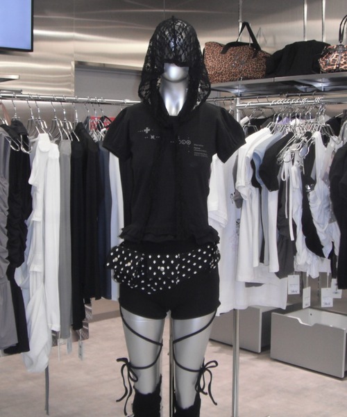 Never mind the XU / Chikashitsu+(ネバーマインド ザ エックスユー / チカシツプラス)の「【nmtc+】lace balaclava / 【エヌエムティーシープラス】レースバラクラバ<着用動画あり>(ニットキャップ/ビーニー・レディース・ブラック/ホワイト・ONE SIZE)」の14枚目の写真