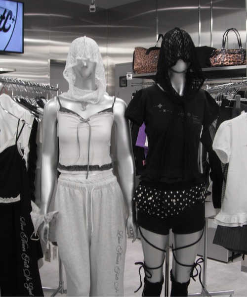 Never mind the XU / Chikashitsu+(ネバーマインド ザ エックスユー / チカシツプラス)の「【nmtc+】lace balaclava / 【エヌエムティーシープラス】レースバラクラバ<着用動画あり>(ニットキャップ/ビーニー・レディース・ブラック/ホワイト・ONE SIZE)」の10枚目の写真
