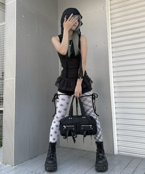 Never mind the XU / Chikashitsu+(ネバーマインド ザ エックスユー / チカシツプラス)の「【nmtc+】lace balaclava / 【エヌエムティーシープラス】レースバラクラバ<着用動画あり>(ニットキャップ/ビーニー・レディース・ブラック/ホワイト・ONE SIZE)」の7枚目の写真