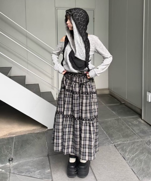 Never mind the XU / Chikashitsu+(ネバーマインド ザ エックスユー / チカシツプラス)の「【nmtc+】lace balaclava / 【エヌエムティーシープラス】レースバラクラバ<着用動画あり>(ニットキャップ/ビーニー・レディース・ブラック/ホワイト・ONE SIZE)」の13枚目の写真