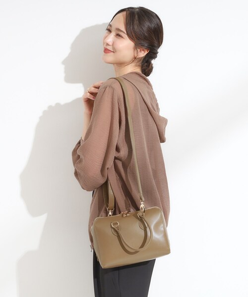 SHOO・LA・RUE(シューラルー)の「【2WAY】ミニボストンバッグ(ショルダーバッグ・レディース・ブラック/ボルドー/ブラウン系・00)」の2枚目の写真