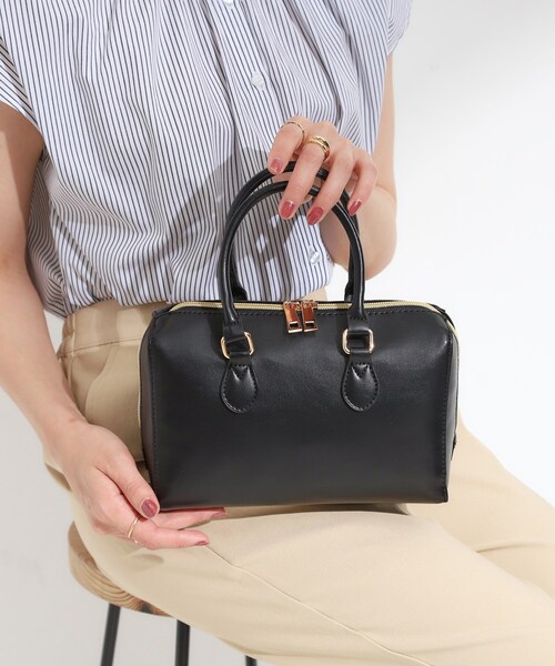 SHOO・LA・RUE(シューラルー)の「【2WAY】ミニボストンバッグ(ショルダーバッグ・レディース・ブラック/ボルドー/ブラウン系・00)」の1枚目の写真