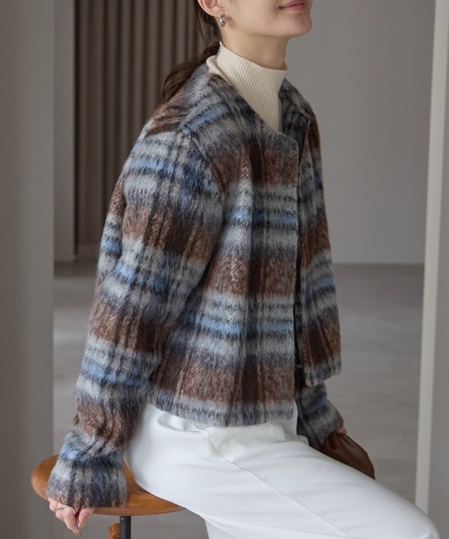 PREFERIR(プレフェリール)の「シャギーチェック ショート ジャケット(ノーカラージャケット・レディース・ブラウン/ネイビー・MEDIUM)」の11枚目の写真