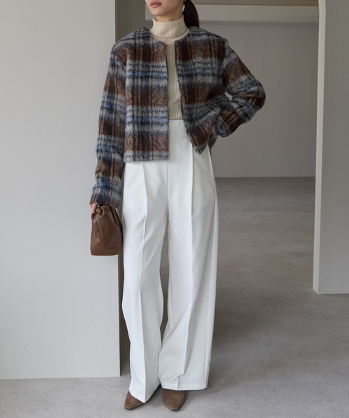 PREFERIR(プレフェリール)の「シャギーチェック ショート ジャケット(ノーカラージャケット・レディース・ブラウン/ネイビー・MEDIUM)」の5枚目の写真