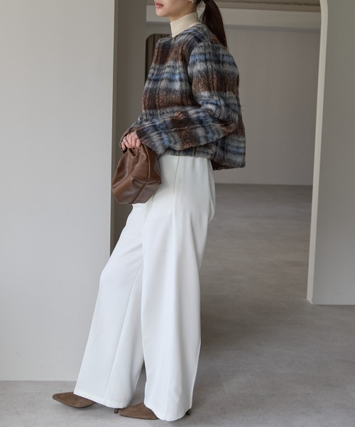 PREFERIR(プレフェリール)の「シャギーチェック ショート ジャケット(ノーカラージャケット・レディース・ブラウン/ネイビー・MEDIUM)」の4枚目の写真