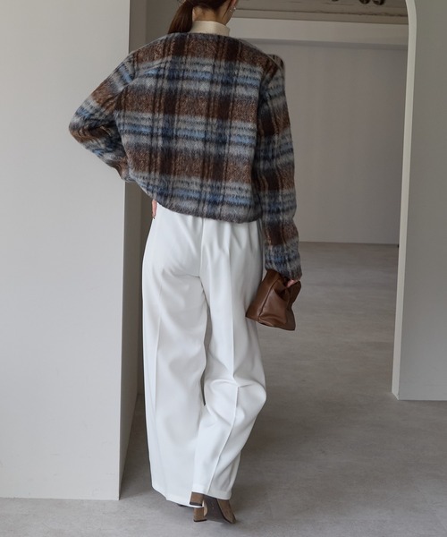 PREFERIR(プレフェリール)の「シャギーチェック ショート ジャケット(ノーカラージャケット・レディース・ブラウン/ネイビー・MEDIUM)」の3枚目の写真