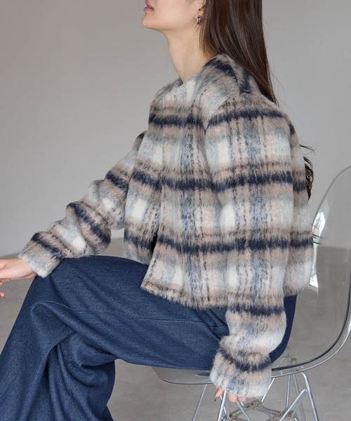 PREFERIR(プレフェリール)の「シャギーチェック ショート ジャケット(ノーカラージャケット・レディース・ブラウン/ネイビー・MEDIUM)」の22枚目の写真