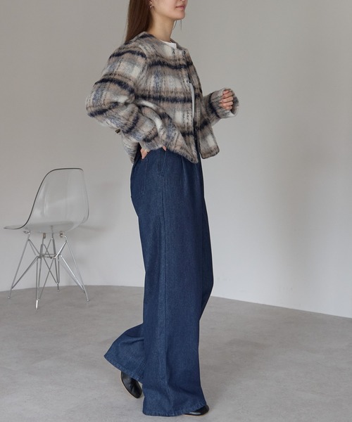 PREFERIR(プレフェリール)の「シャギーチェック ショート ジャケット(ノーカラージャケット・レディース・ブラウン/ネイビー・MEDIUM)」の14枚目の写真