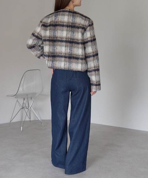 PREFERIR(プレフェリール)の「シャギーチェック ショート ジャケット(ノーカラージャケット・レディース・ブラウン/ネイビー・MEDIUM)」の13枚目の写真