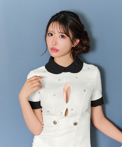 DAZZY(デイジー)の「ツイード 丸襟 ビジュー フロントカットアウト 半袖 タイト ミニドレス(ドレス・レディース・ブラック/ホワイト・S/M/L)」の4枚目の写真