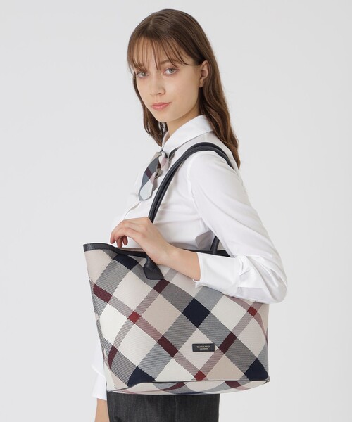 BLUE LABEL CRESTBRIDGE（ブルーレーベルクレストブリッジ）の「クレストブリッジチェックカルゼトートバッグ（トートバッグ・レディース・レッド/ベージュ系その他・FREE）」の9枚目の写真