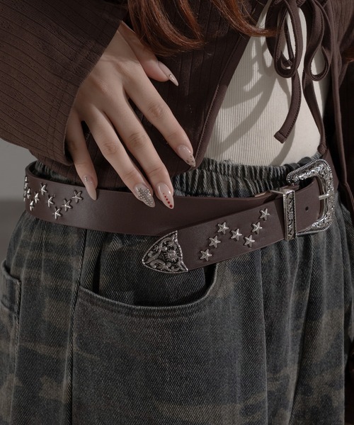 apres jour mignon（アプレジュールミニョン）の「【apresjour mignon×ARIAZ】星スタッズデザインベルト（ベルト・レディース・ダークブラウン/ブラック・ONESIZE）」の2枚目の写真