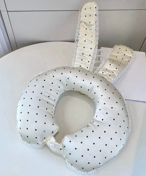 Made in I（メイドインアイ）の「Rabbit design dot neck pillow（クッション/クッションカバー・レディース・アイボリー/ブラック・FREE）」の2枚目の写真