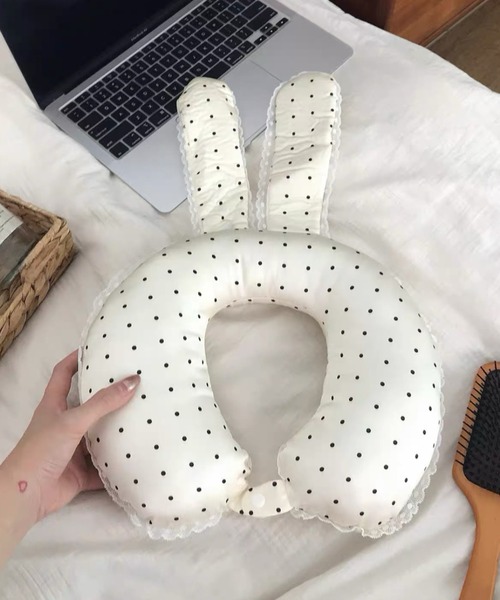 Made in I（メイドインアイ）の「Rabbit design dot neck pillow（クッション/クッションカバー・レディース・アイボリー/ブラック・FREE）」の9枚目の写真