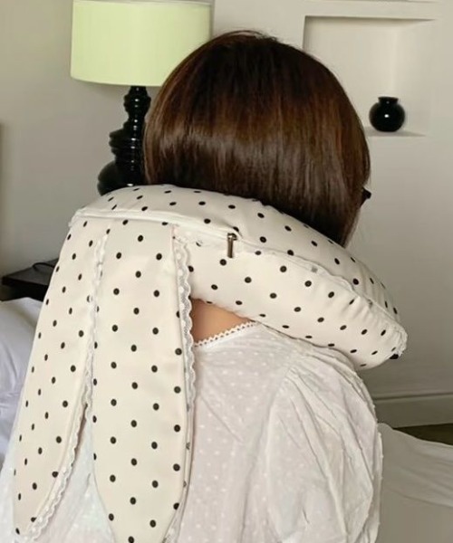 Made in I（メイドインアイ）の「Rabbit design dot neck pillow（クッション/クッションカバー・レディース・アイボリー/ブラック・FREE）」の12枚目の写真