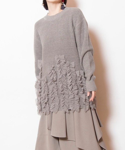 OSMOSIS（オズモーシス）の「チュールフリルニットプルオーバー（ニット/セーター・レディース・グレー/ブラック/チャコール/レッド・ONE SIZE）」の3枚目の写真