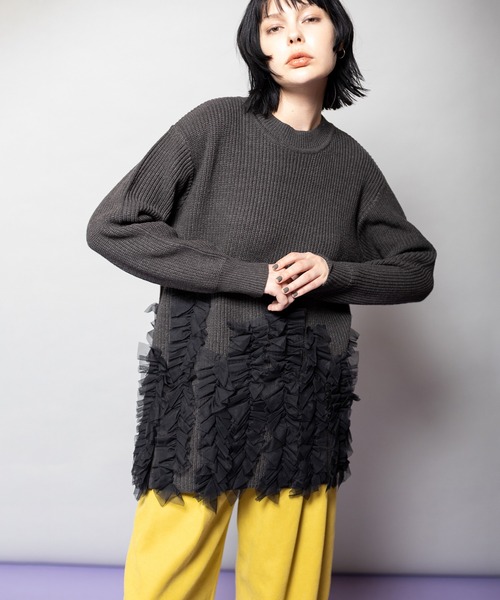 OSMOSIS（オズモーシス）の「チュールフリルニットプルオーバー（ニット/セーター・レディース・グレー/ブラック/チャコール/レッド・ONE SIZE）」の2枚目の写真