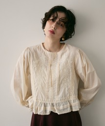 フォークロア刺繍フリルヘムブラウス
