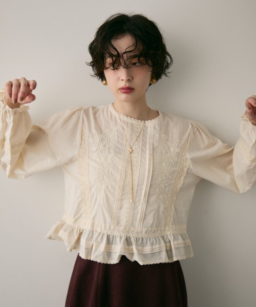 Trish（トリッシュ）の「フォークロア刺繍フリルヘムブラウス（シャツ/ブラウス・レディース・アイボリー/ホワイト・FREE）」の20枚目の写真