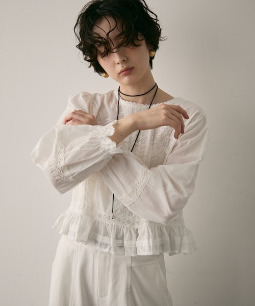 Trish（トリッシュ）の「フォークロア刺繍フリルヘムブラウス（シャツ/ブラウス・レディース・アイボリー/ホワイト・FREE）」の3枚目の写真