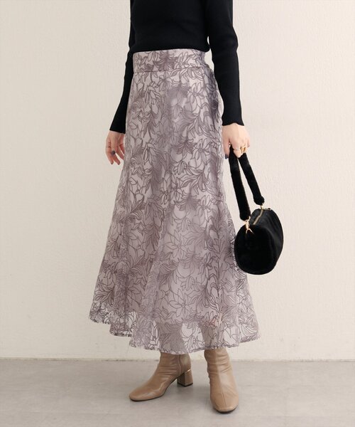 natural couture（ナチュラルクチュール）の「【WEB限定】〈osono〉長さ変えられるチュール刺繍レーススカート（スカート・レディース・グレイッシュベージュ/ネイビー/ボルドー・FREE）」の11枚目の写真