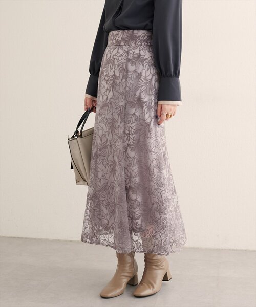 natural couture（ナチュラルクチュール）の「【WEB限定】〈osono〉長さ変えられるチュール刺繍レーススカート（スカート・レディース・グレイッシュベージュ/ネイビー/ボルドー・FREE）」の16枚目の写真