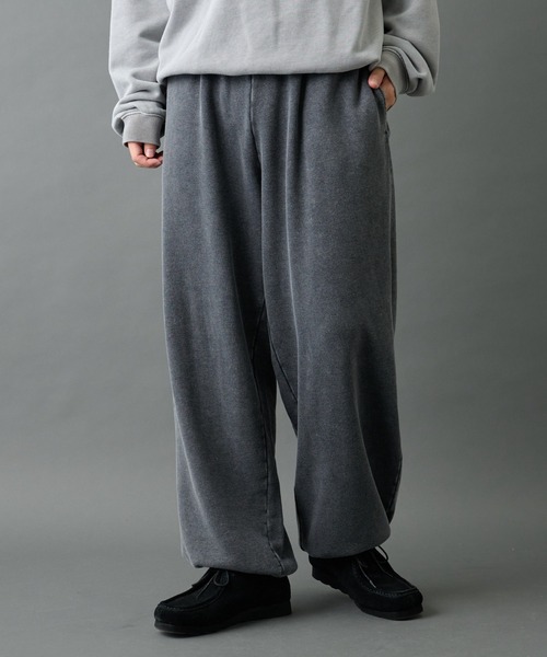 COLONY 2139(コロニートゥーワンスリーナイン)の「パウダー加工スウェットワイドパンツ(スウェットパンツ・メンズ・グレー/バーガンディー/ブラック・LARGE/MEDIUM)」の2枚目の写真