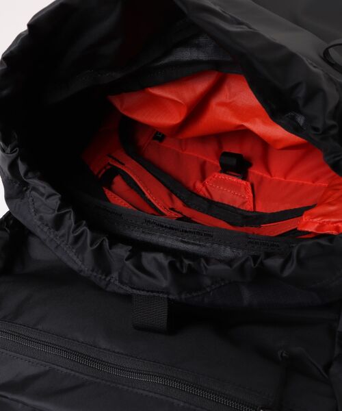 DAKINE(ダカイン)の「DAKINE POACHER BACKPACK 40L バックパック/リュック 【25-26SNOWモデル】/ダカインスキースノーボードギア(BCバックパック)(バックパック/リュック・メンズ・ブラック・FREE)」の11枚目の写真