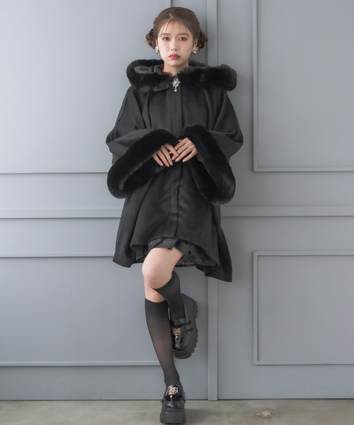 ケティ ラビットファー 黒 ブラック ジャケット 2 未使用に近い DMW ハイネックドロスト付きフェイクファージャケット - ジャケット