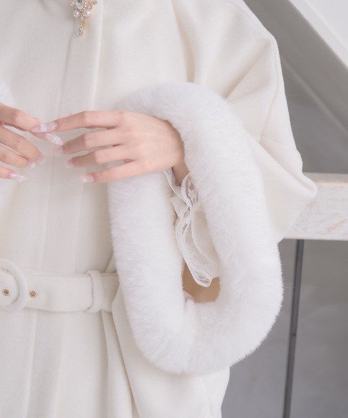 couture BY ROJITA(クチュールバイロジータ)の「ファーケープコート(その他アウター・レディース・ピンク/ホワイト/ブラック・FREE)」の14枚目の写真