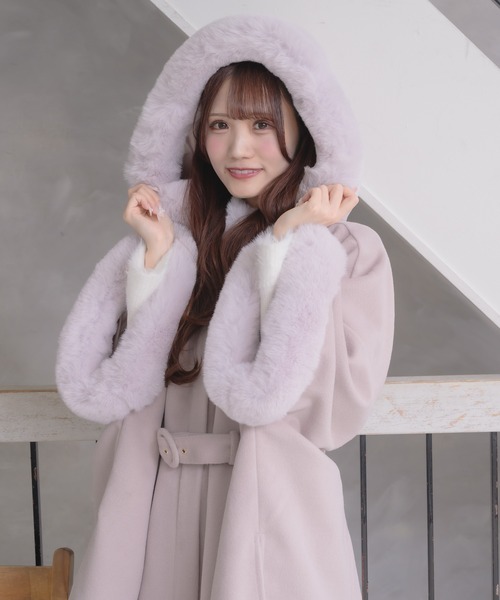 couture BY ROJITA(クチュールバイロジータ)の「ファーケープコート(その他アウター・レディース・ピンク/ホワイト/ブラック・FREE)」の5枚目の写真