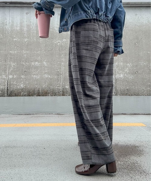 CURA CLOSET(キュラ クローゼット)の「【hada_meguuu select】チェック柄ワイドパンツ(その他パンツ・レディース・ブラウン/ブルーグレー/グレー・M/L)」の5枚目の写真